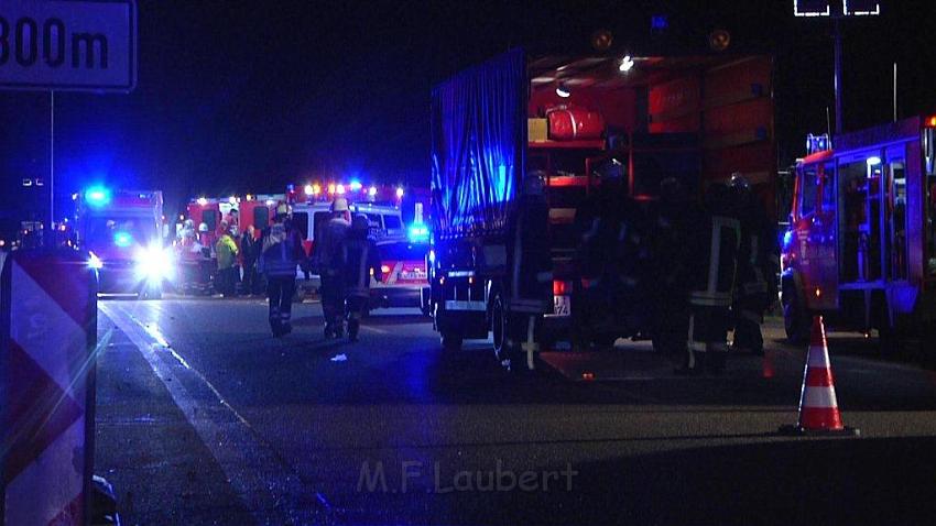 A 1 bei Euskirchen Reisebus komplett ausgebrannt P03.jpg